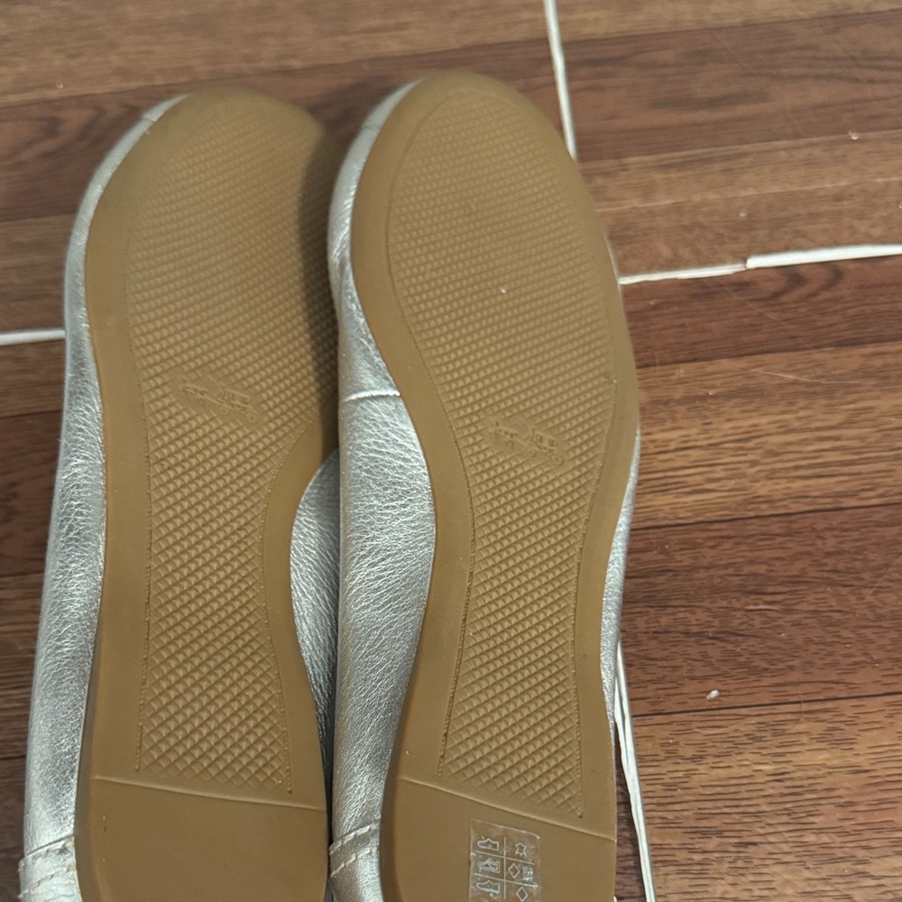 Coach Silver Women's Flats - Picture 6 of 6